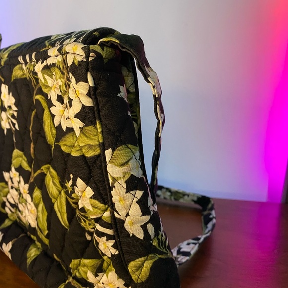 Vera Bradley Jasmine Saddle Crossbody Purse Retired Pattern Handbag Black White - Picture 3 of 10